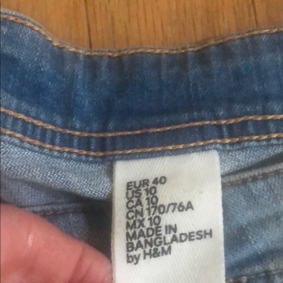 Shorts - Picture 3 of 3